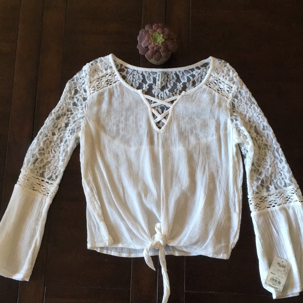 NWT belled sleeve Lace crop top